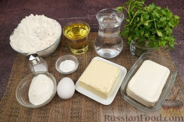Песочные пирожки-трубочки с рассольным сыром и зеленью (в духовке)
