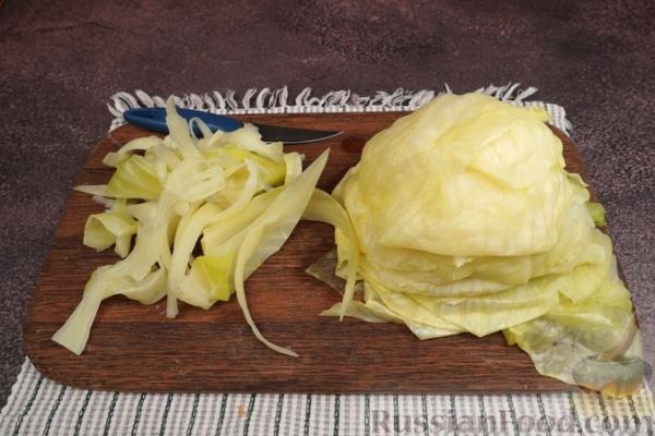 Голубцы с мясным фаршем и пшеничной крупой, в томатно-сметанном соусе