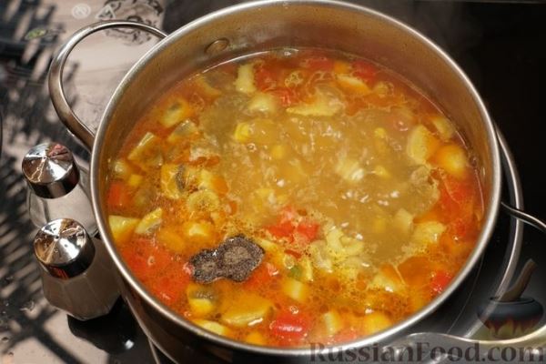 Куриный суп с кукурузой, грибами, сладким перцем и сливками