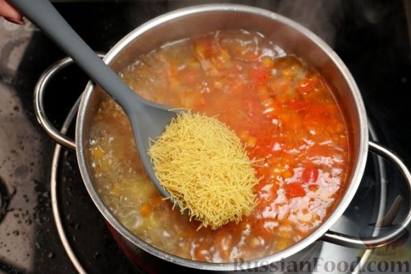 Овощной суп с вермишелью и сметанно-яичной заправкой