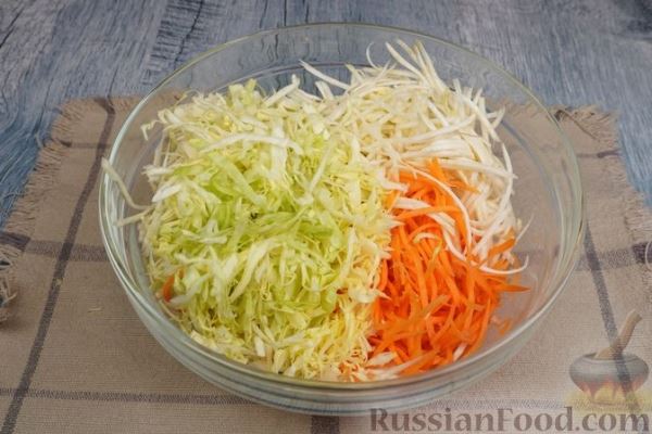 Салат из капусты с сельдереем, морковью, грушей и апельсиновой заправкой
