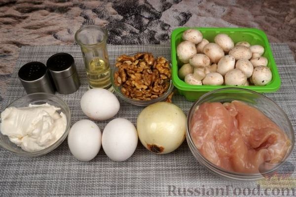 Салат с курицей, шампиньонами, грецкими орехами и яйцами