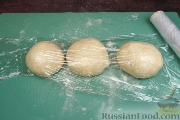 Песочные пирожки-трубочки с рассольным сыром и зеленью (в духовке)