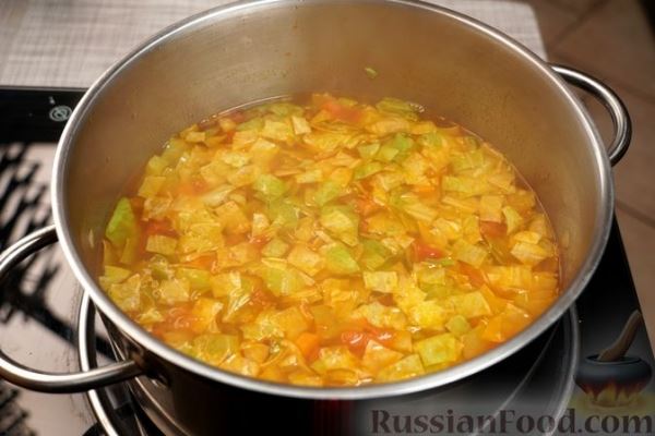 Фасолевый суп с овощами и брынзой