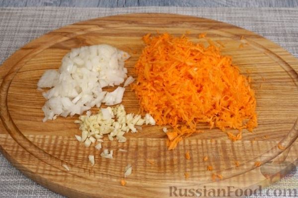 Запечённые рулетики из скумбрии с морковью, сыром и аджикой
